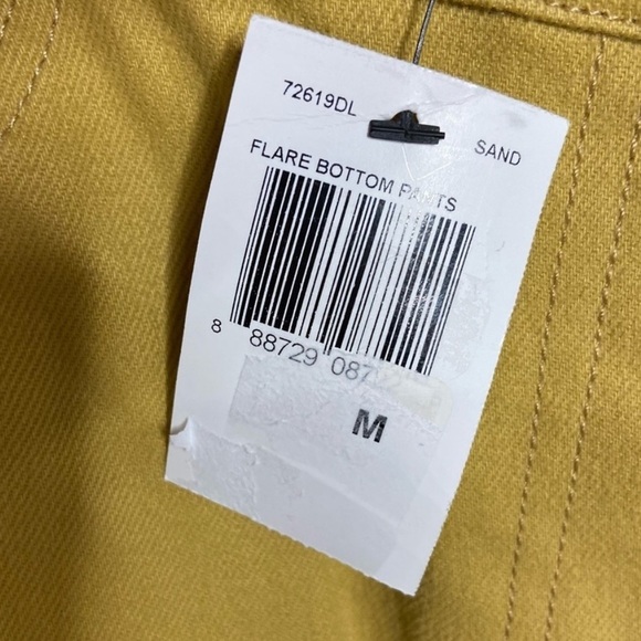 NWT Skies are Blue Medium Stitch Fix Gold Flare Leg Bottom Jeans - Picture 4 of 5